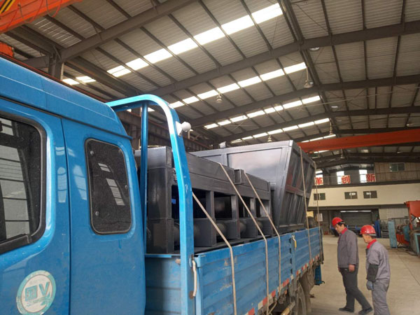 帶料斗翻轉功能液壓升降貨梯 帶料斗翻轉功能液壓升降貨梯